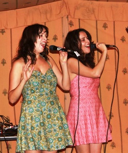 photo of Alana and Alicia